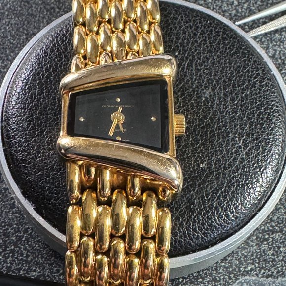 Gloria Vanderbilt Trapezoid Gold Tone Bracelet Dress Watch main image 6